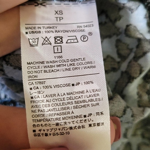 NEW! BANANA REPUBLIC Animal Print Top XS. - Picture 5 of 6